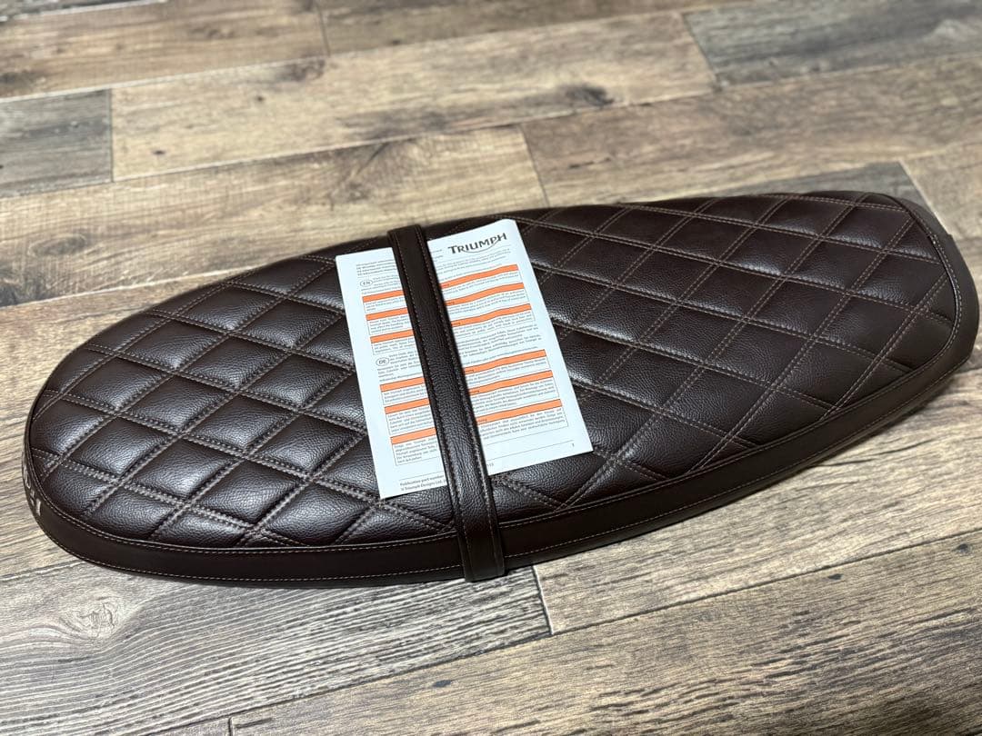 TRIUMPH　純正キルト・ベンチシート　ブラウン