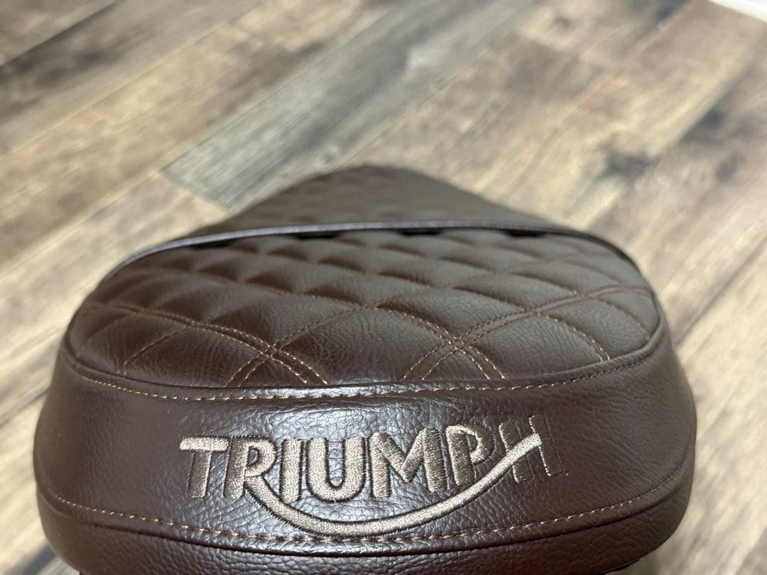 TRIUMPH　純正キルト・ベンチシート　ブラウン