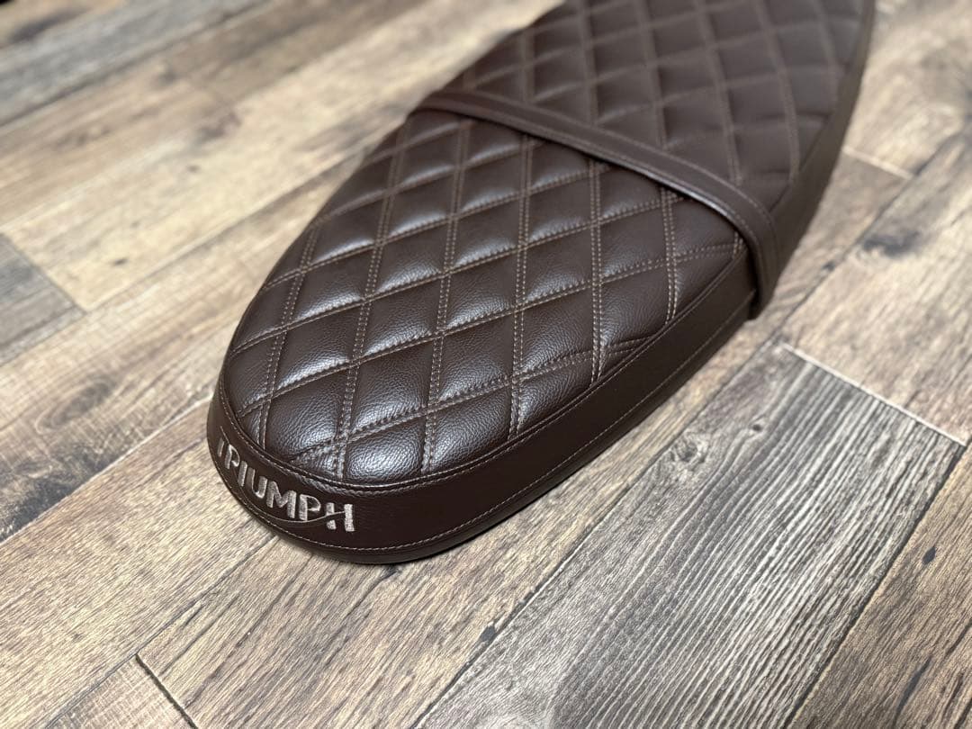 TRIUMPH　純正キルト・ベンチシート　ブラウン