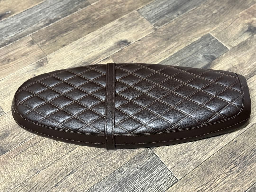 TRIUMPH　純正キルト・ベンチシート　ブラウン