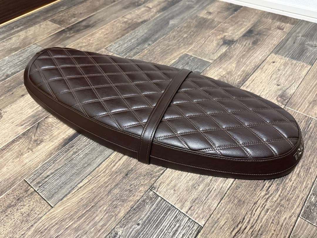 TRIUMPH　純正キルト・ベンチシート　ブラウン