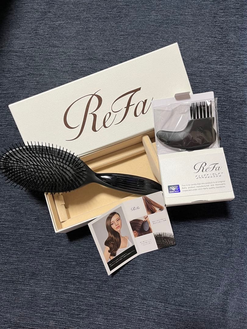 ReFa リファブリスル　ヘアブラシ ３日間の値下げです。