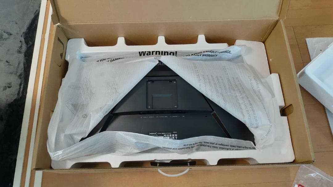 GIGABYTE 4Kゲーミングモニター M32UC 31.5インチ 曲面 VA