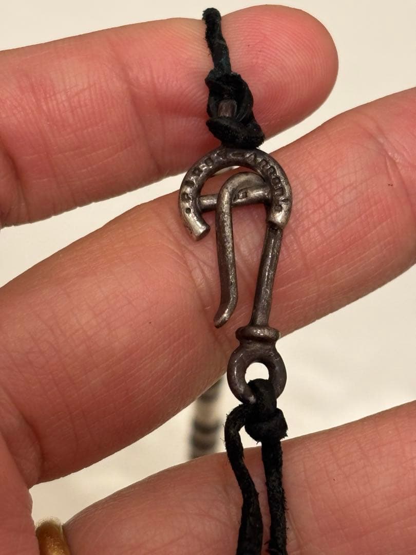 First arrows ファーストアローズ ターコイズ付き唐草クロスネックレス