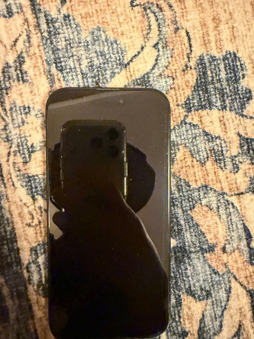 Apple iPhone 15 ブラック