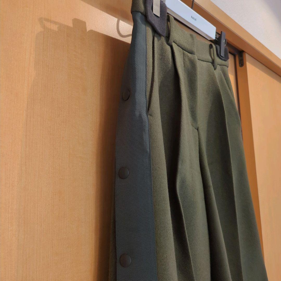 【ハンガー付き】sacai カーキ サイドボタンスリット入り ワイドパンツ