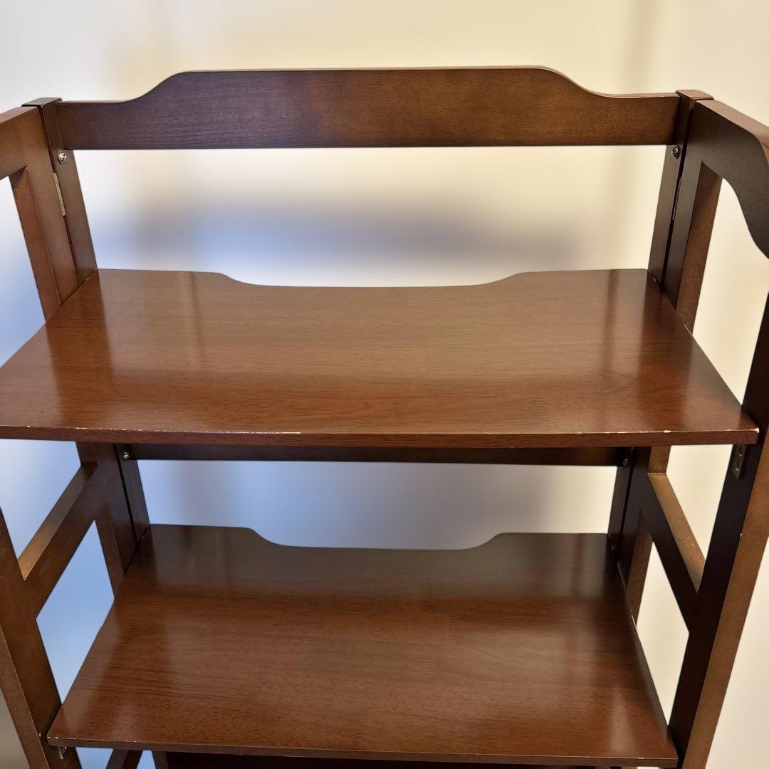 重厚感ある木製ラック、棚