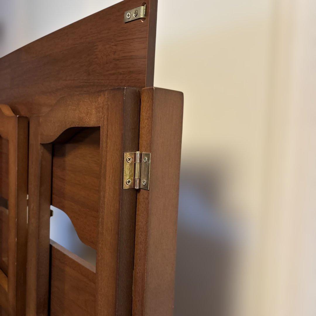 重厚感ある木製ラック、棚