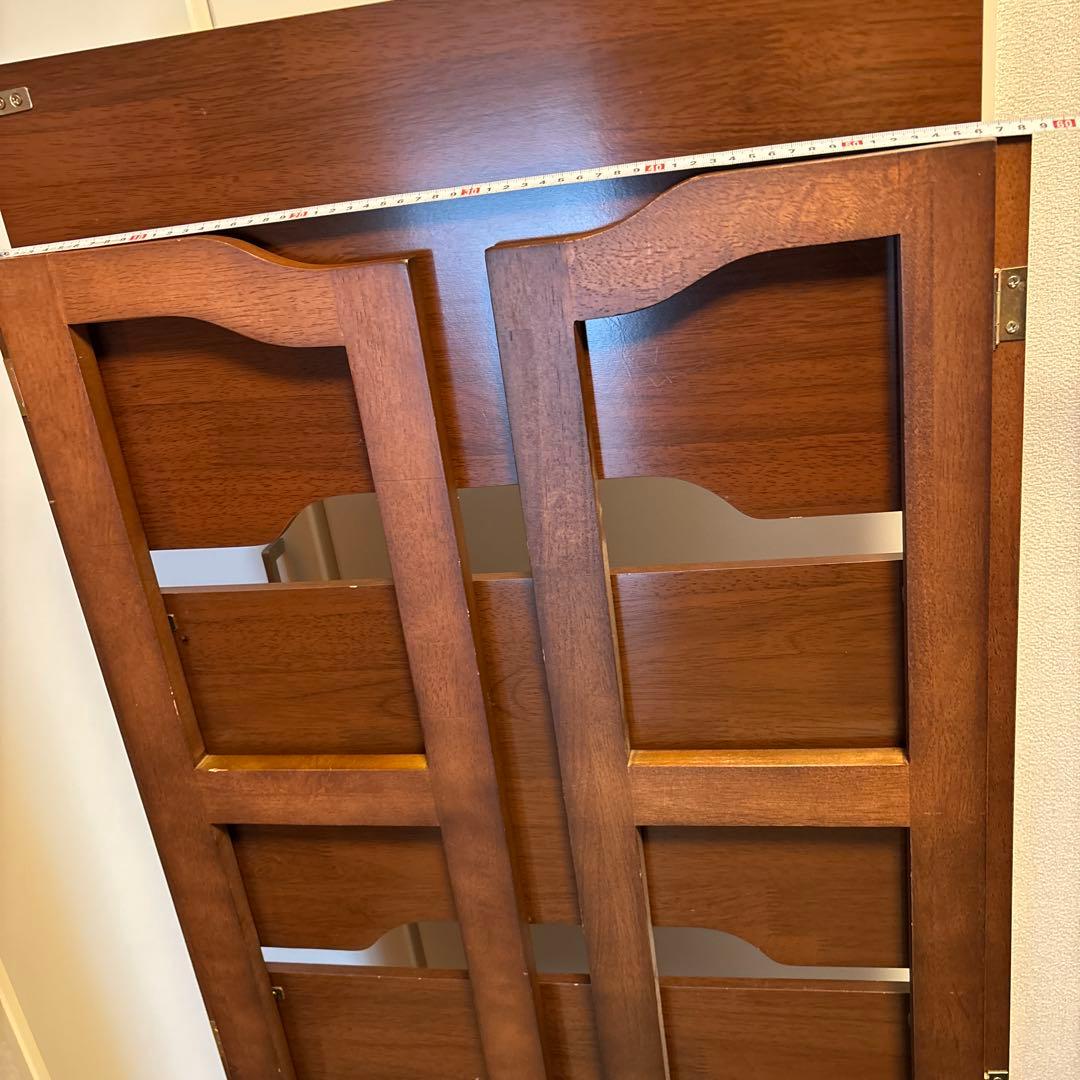 重厚感ある木製ラック、棚