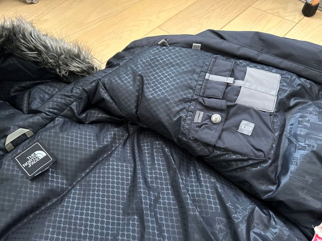 The North Face ブラックダウンジャケット　Mサイズ