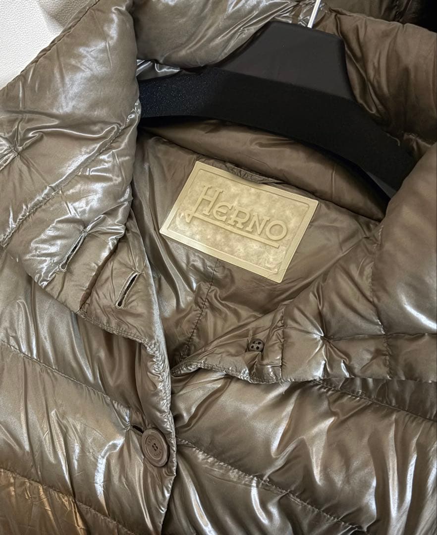 Herno 超軽量ダウンコート カーキ系ベージュ サイズ42