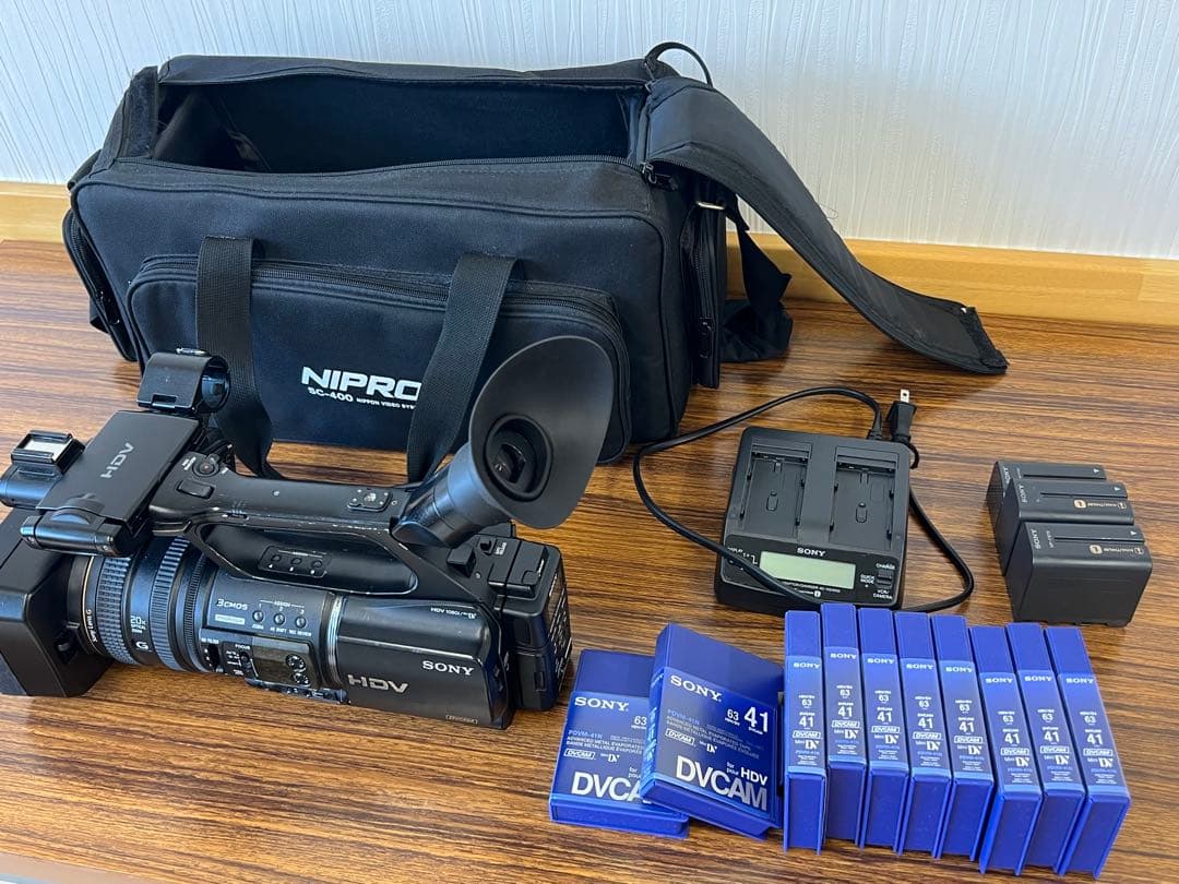 SONY HVR-Z5＋MRC1K、マイク・バッテリー3本・DVCAMテープ付き