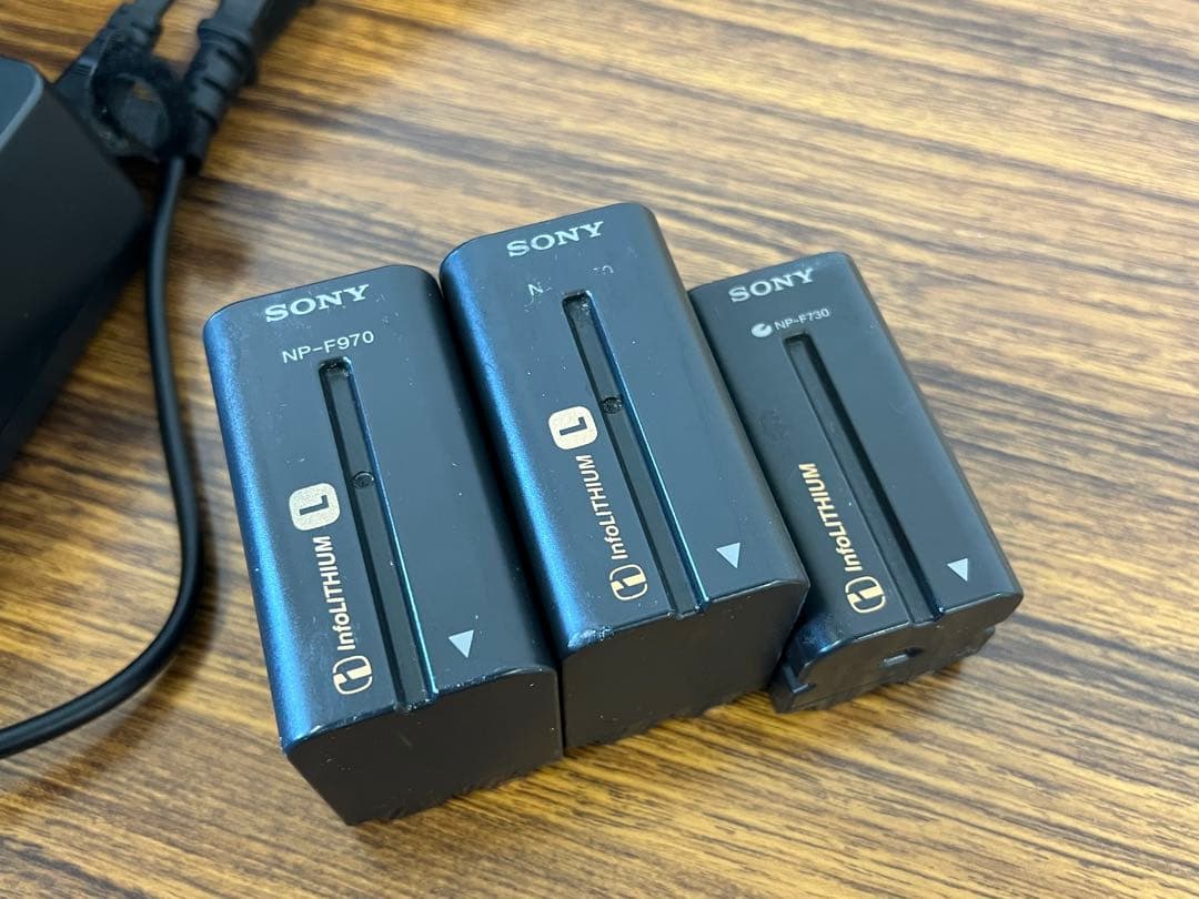 SONY HVR-Z5＋MRC1K、マイク・バッテリー3本・DVCAMテープ付き