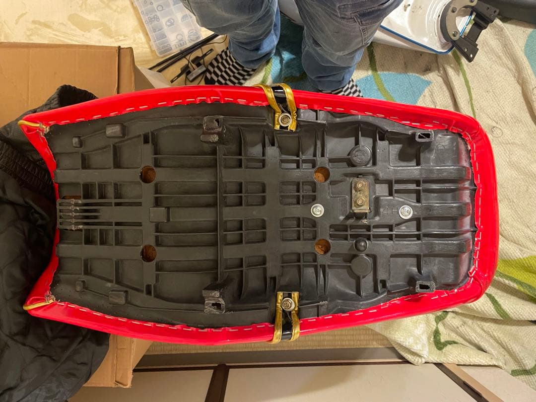 xjr400 4HM 3段シート　即購入可　値下げ不可