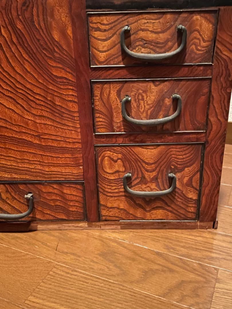 値下げしました。古風な火鉢台　引き出し付き