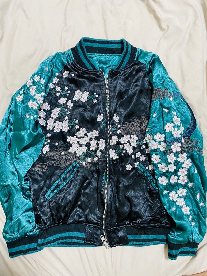 絡繰魂 スカジャン 日本限定 骸骨と桜刺繍 ２面用　レーヨン　　unisex