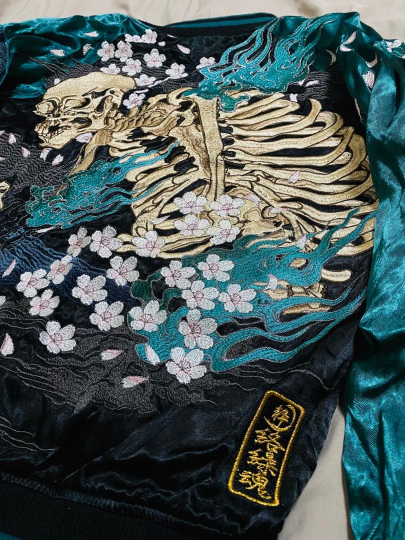 絡繰魂 スカジャン 日本限定 骸骨と桜刺繍 ２面用　レーヨン　　unisex