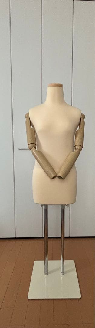 ベージュの可動式トルソー　和装　着付け練習