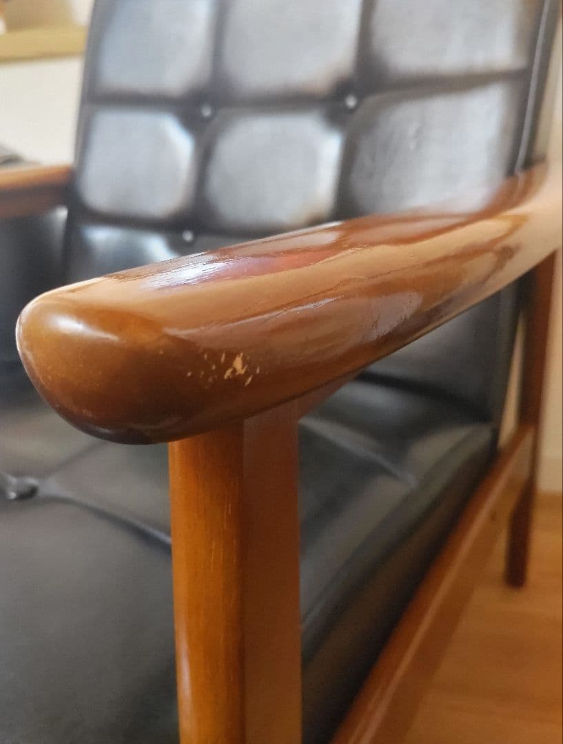 カリモクチェア