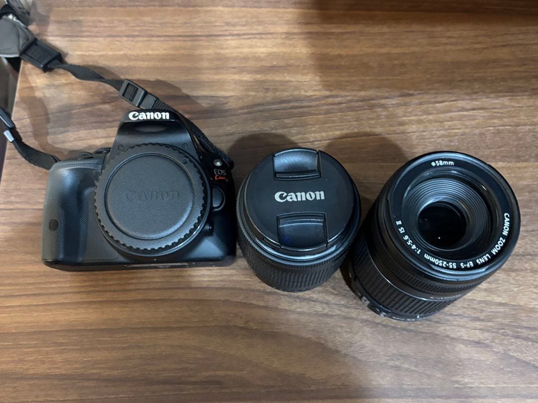 Canon EOS Kiss X7 デジタル一眼レフカメラ　ダブルズームキット