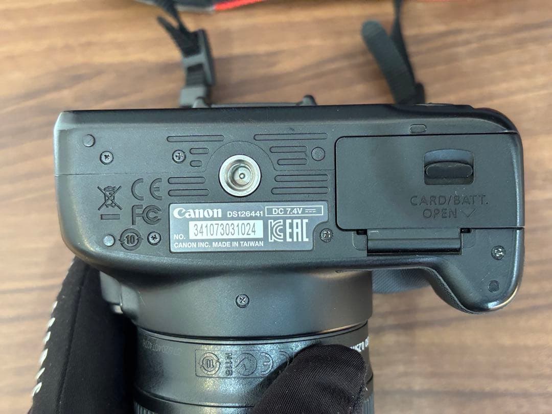 Canon EOS Kiss X7 デジタル一眼レフカメラ　ダブルズームキット