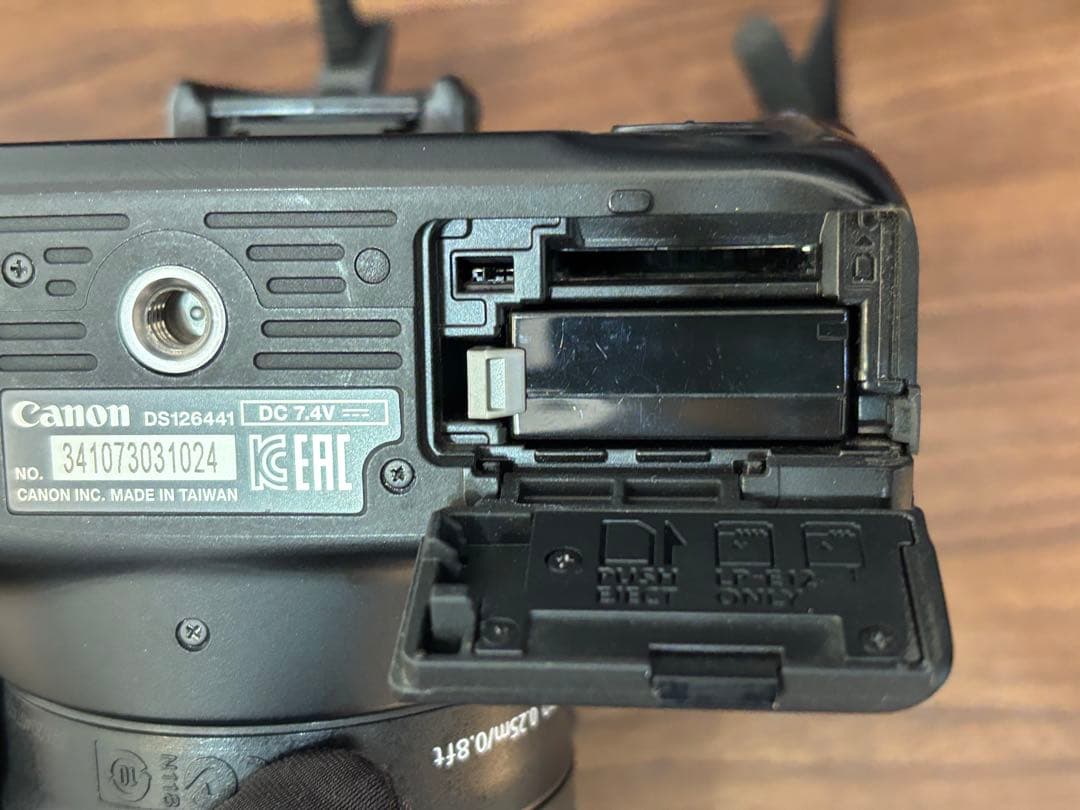 Canon EOS Kiss X7 デジタル一眼レフカメラ　ダブルズームキット