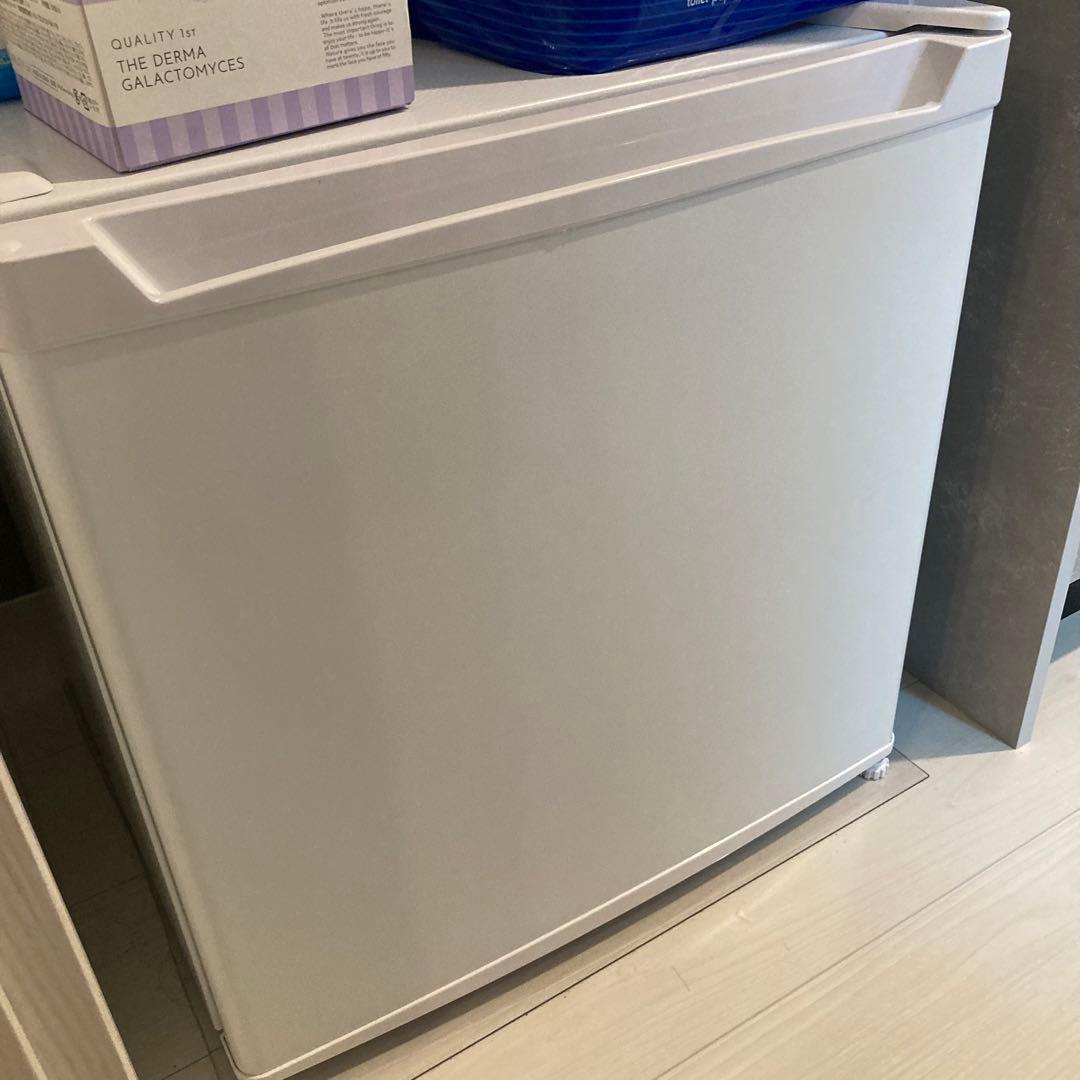 冷蔵庫 小型 46L 右開き 白 ホワイト PRC-B051D キズ防止マット付