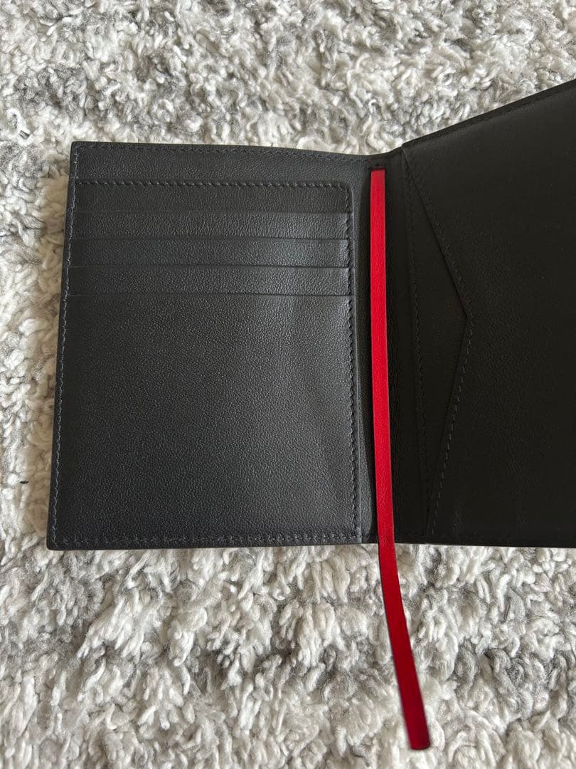 Valentino 黒 レザー パスポートケース