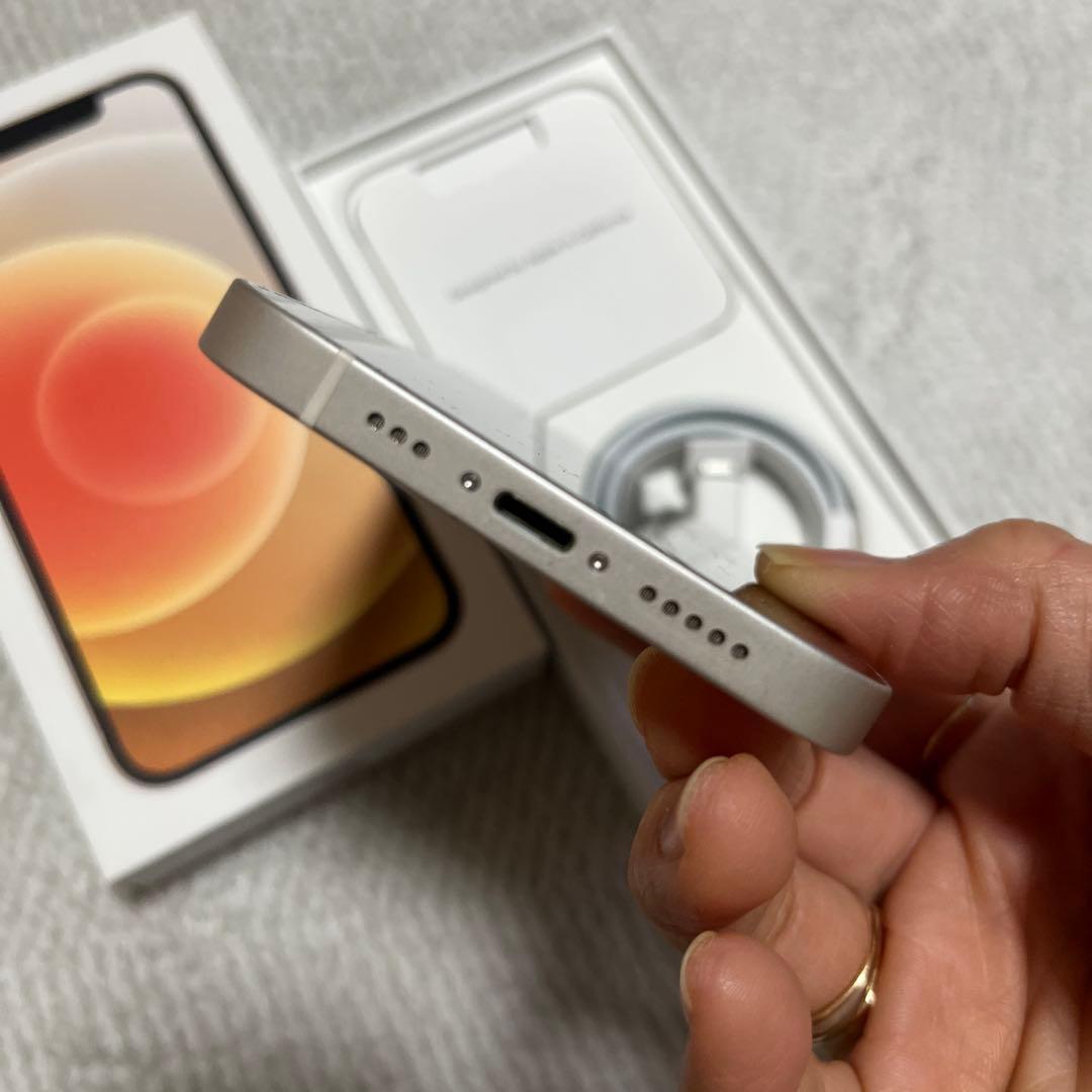 美品 Apple iPhone 12 ホワイト 本体128GB SIMフリー
