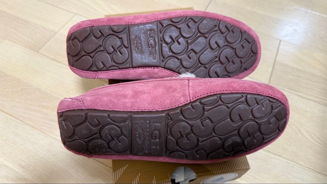 新品未使用　アグー　UGG モカシン　W ANSLEY ワインレッド