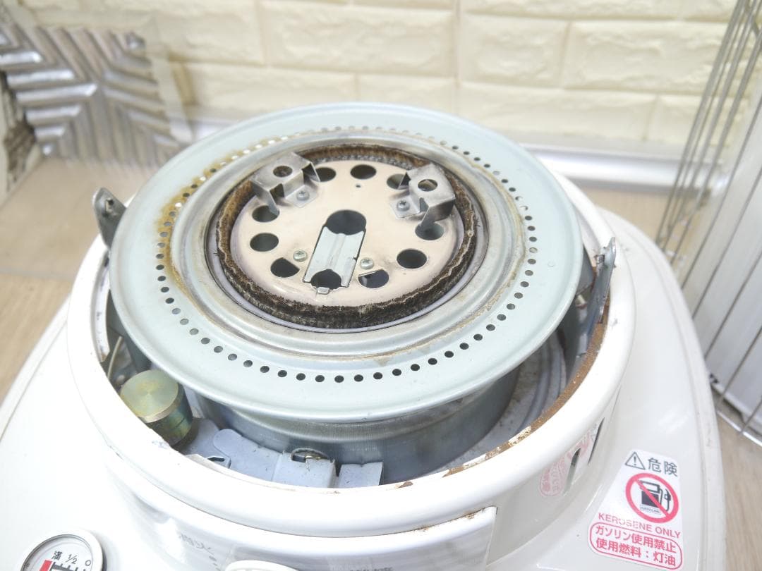 お値引中❤送料無料　2013年　コロナ　ホワイト　石油ストーブ 安全ガード付き