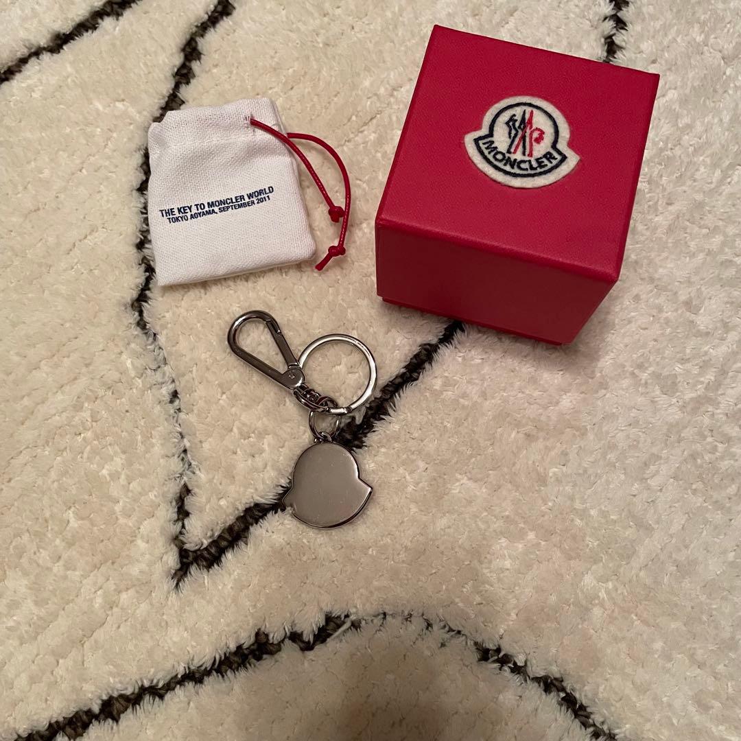 MONCLER キーホルダー　赤