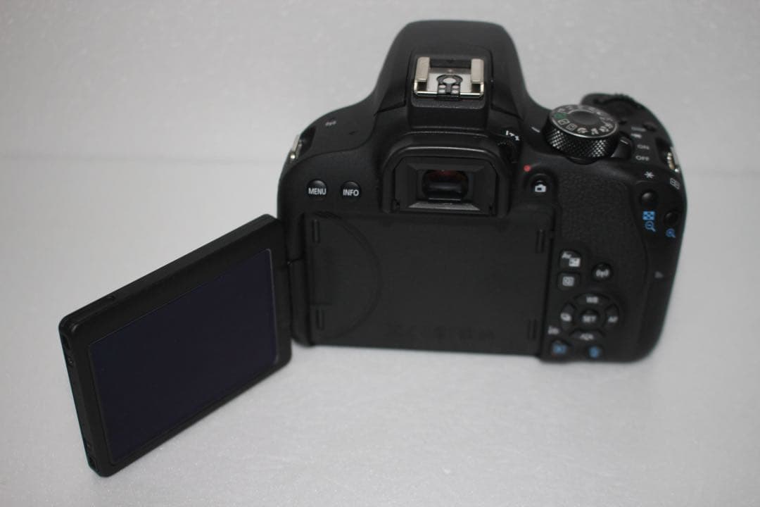 デジタル一眼レフカメラ　Canon EOS Kiss x9iトリプルレンズセット