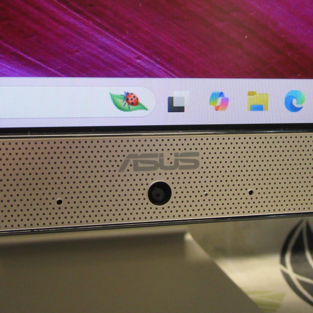 Win11公式対応8世代Corei3/メ8G/SSD/カメラ/フレームレス/無線