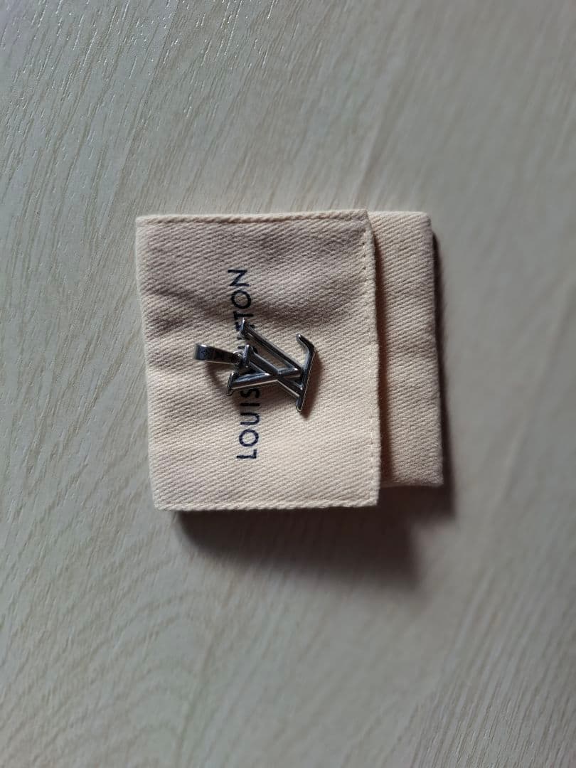 ルイヴィトン ネックレス チャームのみ 表参道店購入 中古品