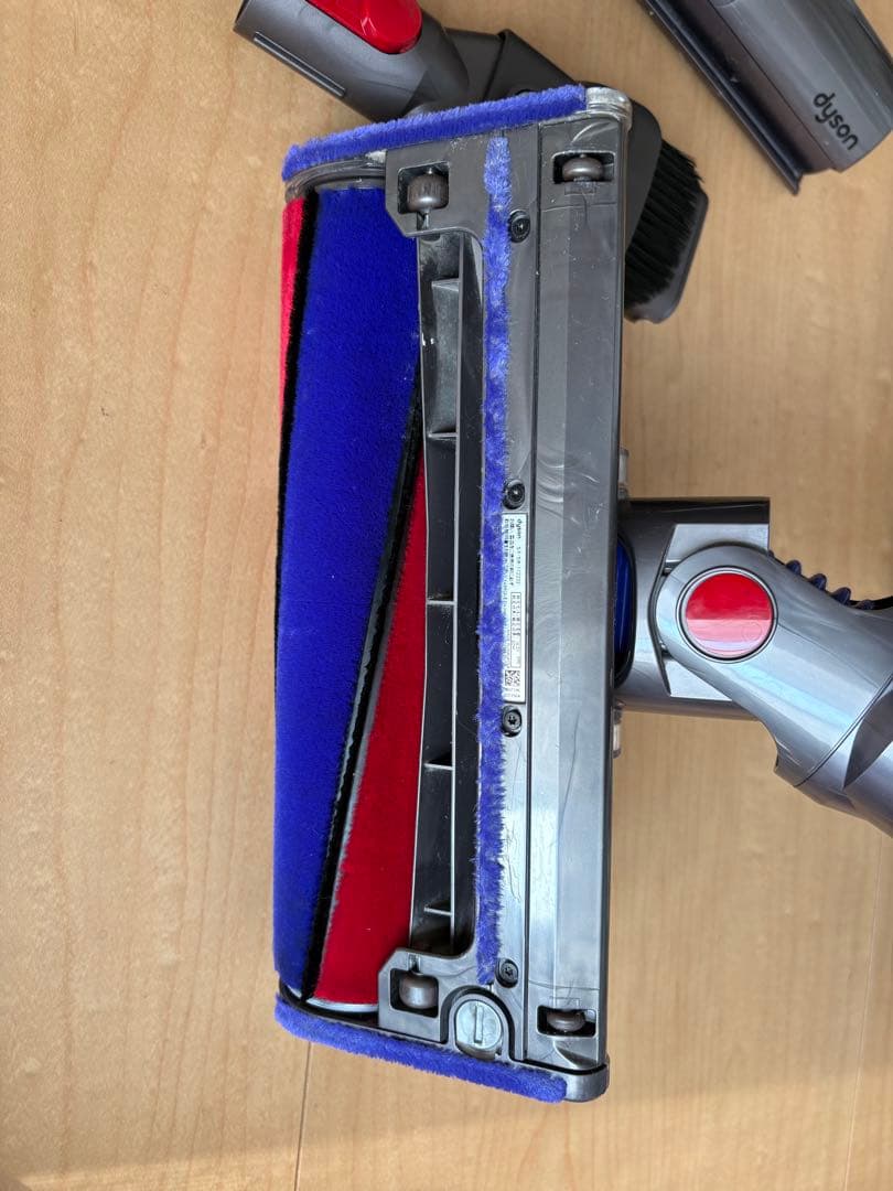 ダイソンv7fluffy originコードレスクリーナー　スタンドセット