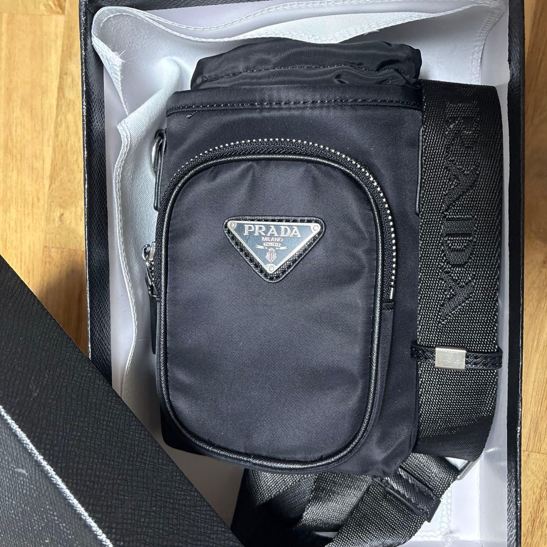 PRADAノベルティ スマホショルダーバッグ ブラック　箱無し