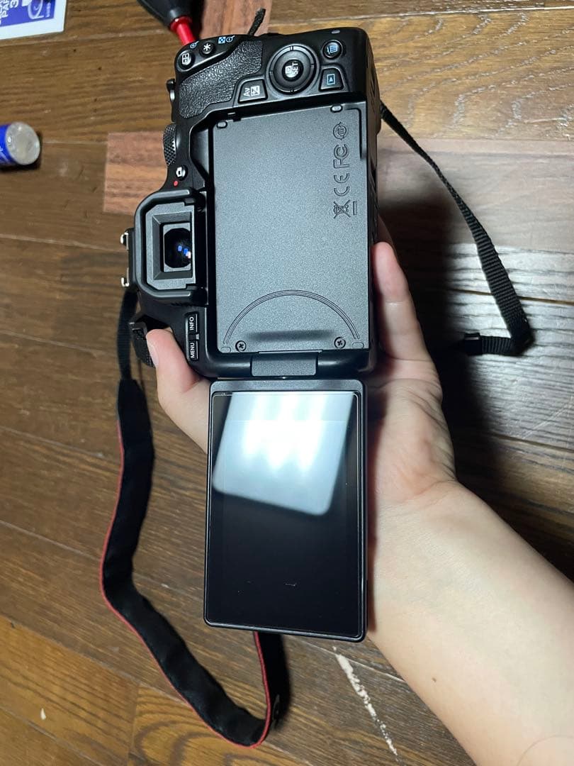 Canon EOS Kiss X10デジタル一眼レフ　標準、単焦点レンズ付き