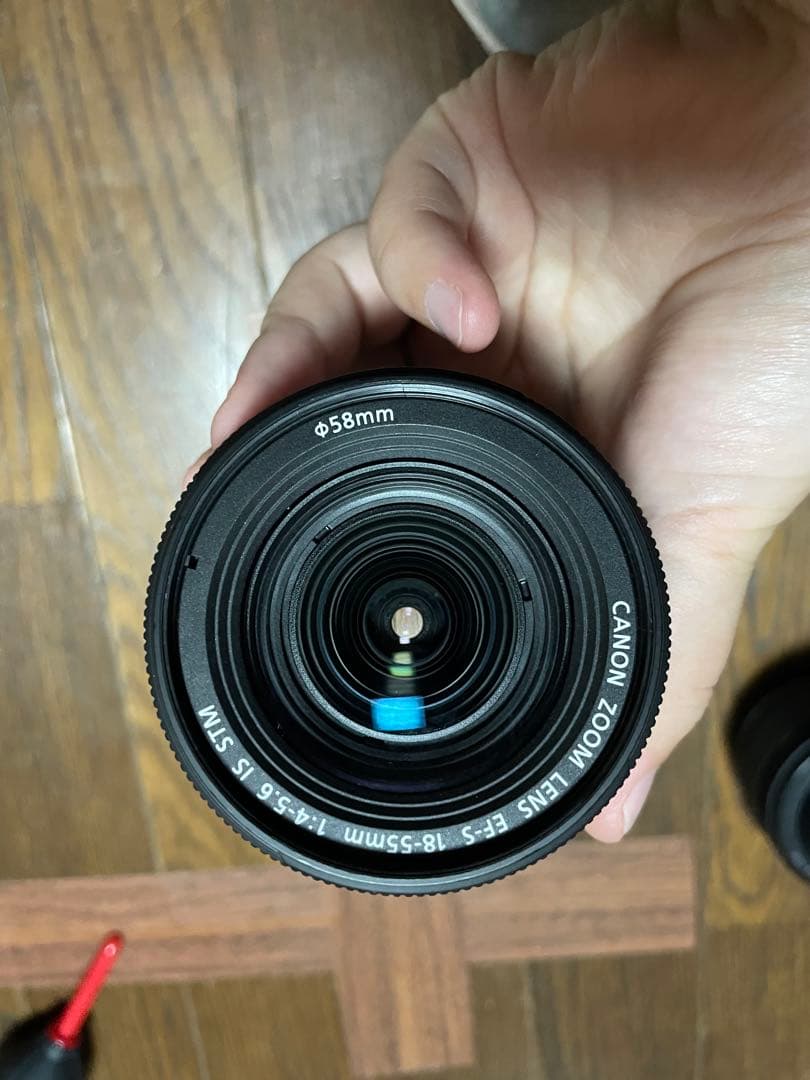 Canon EOS Kiss X10デジタル一眼レフ　標準、単焦点レンズ付き