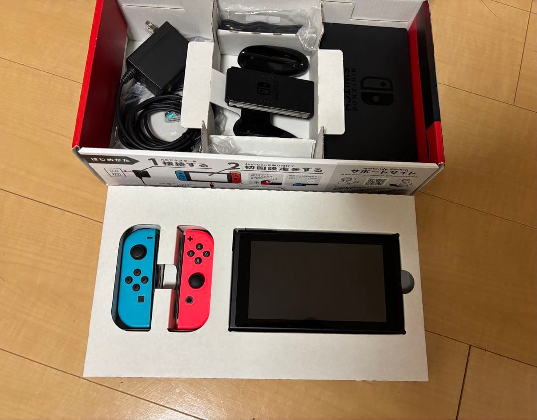 Nintendo Switch 本体とワイヤレスコントローラー