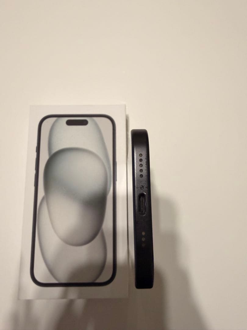 Apple iPhone 15 ブラック128gb 本体　バッテリー86%