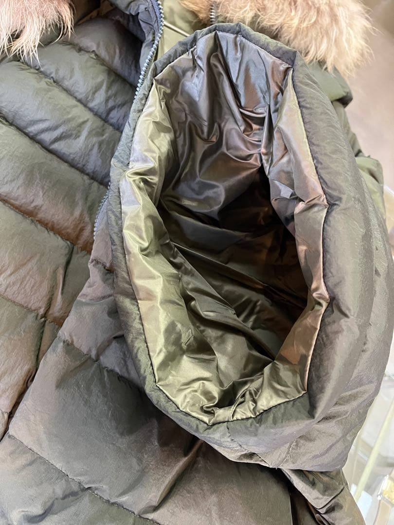 値下げ　TATRAS タトラス　ダークグリーン ファー付きダウンジャケット可愛い