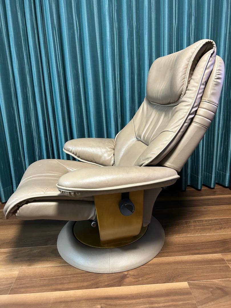 カリモク.リクライニングチェアー