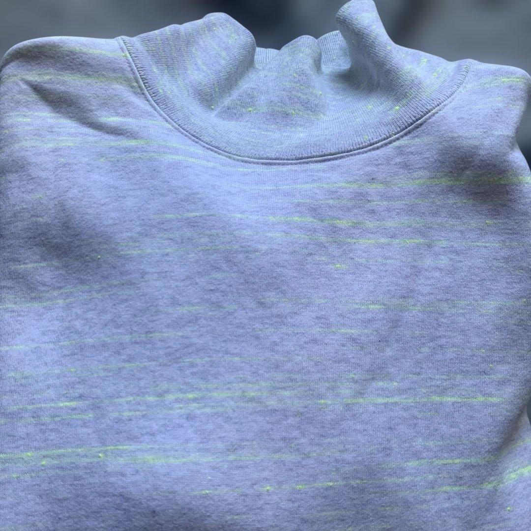 トップス mocT NEON SCRIPT HIGH-NECK SWEAT PO