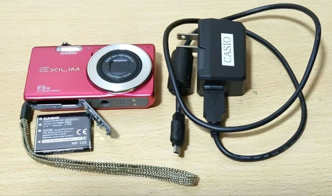 CASIO EXILIM EX-Z900 16.1MP コンパクトデジタルカメラ
