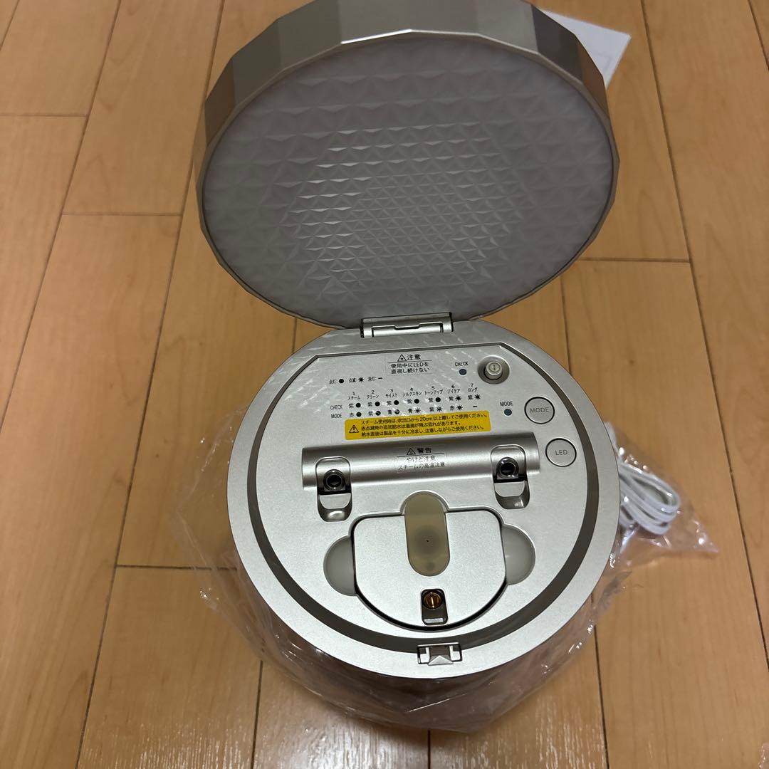 YA-MAN シルバー フェイススチーマー 多面体デザイン