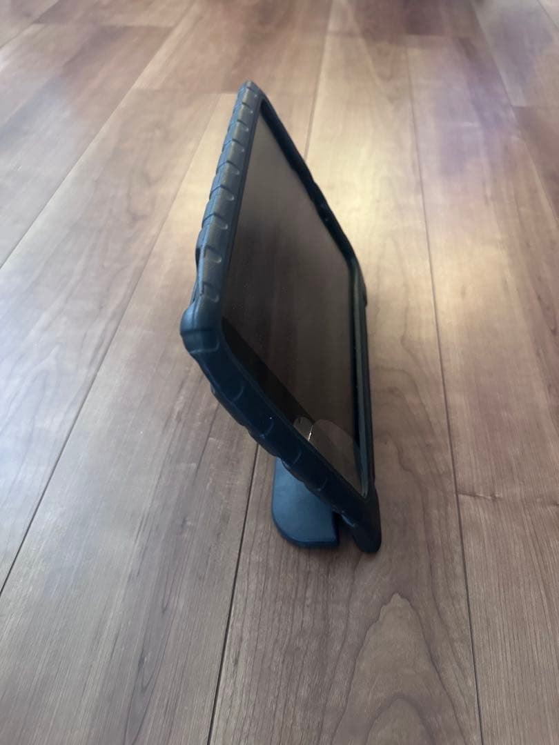 ブラック iPad 本体　第9世代　スタンド付きケース