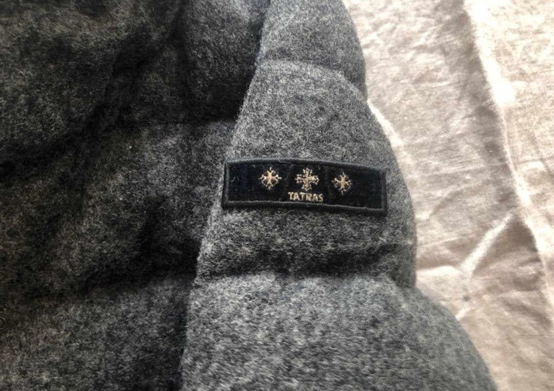 【最終値下げ】TATRAS フード付きグレー ダウンジャケット