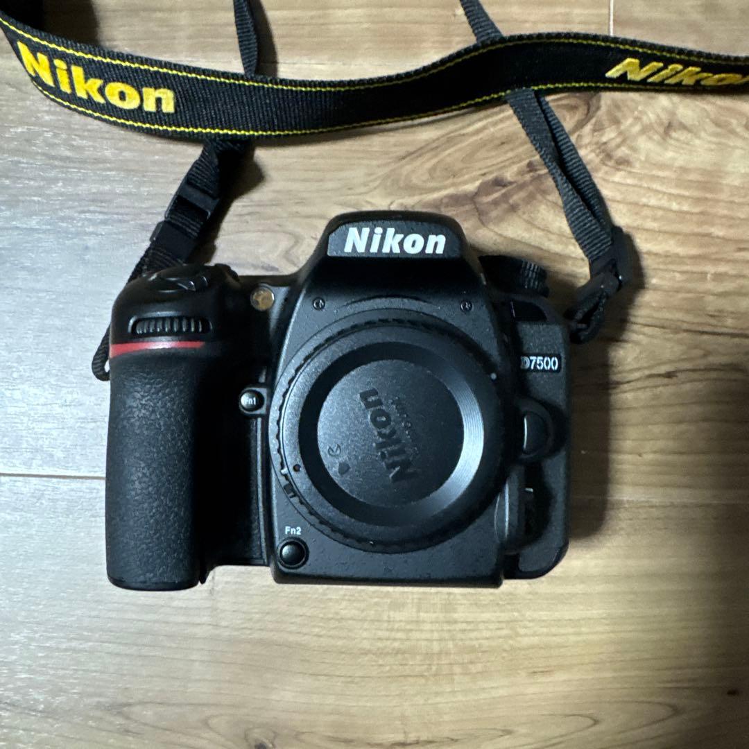 ニコンＤ７５００　１８-１４０mm レンズキット