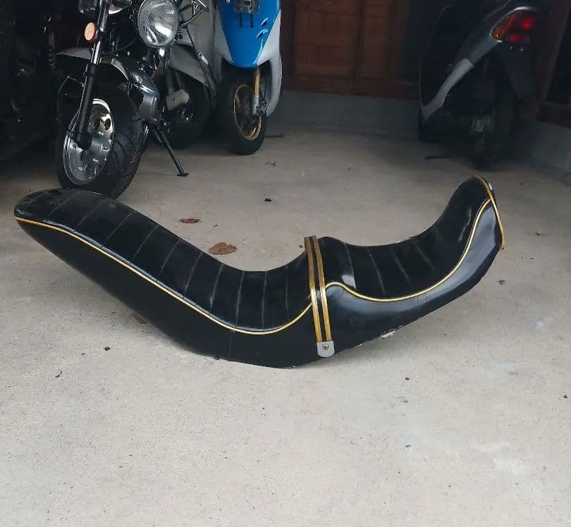 ゼファー400　三段シート